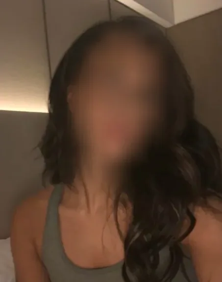 Amina, 33