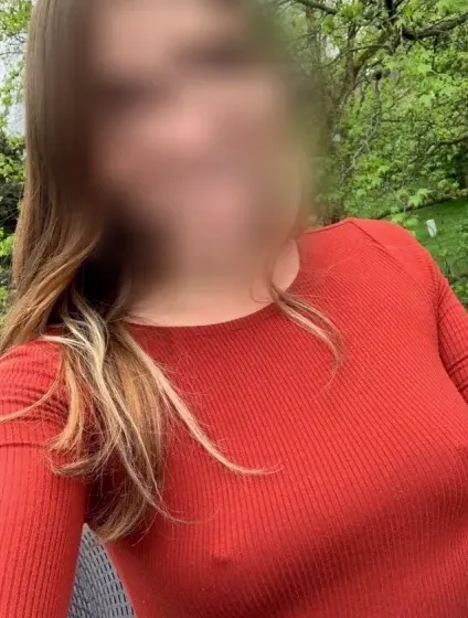 Isabella, 32