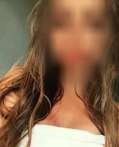 Julie, 26