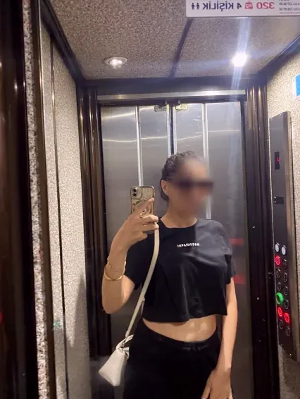 Lejla, 33
