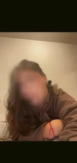 Rosa, 24